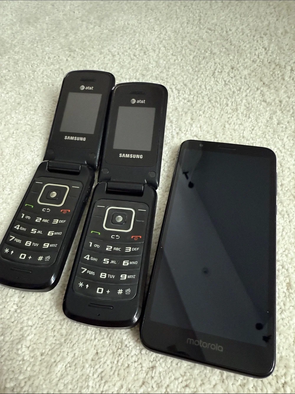 Samsung & Motorola Bundle Cell Phones Black Flip Phones 📞 📱☎️